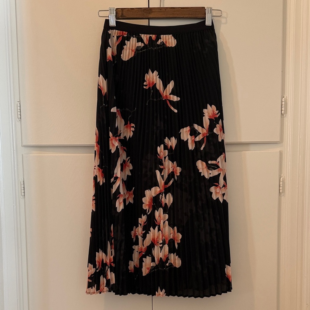 Babaton Black Pleated Midi Skirt with Pink Floral Print